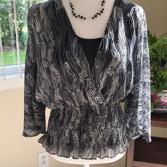 Flattering Allison Taylor top with flare / wide sleeves & pretty print Medium - Picture 1 of 5